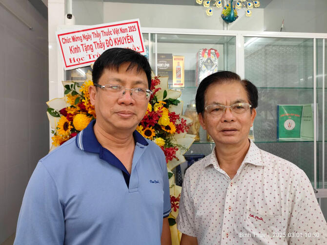 chụp với thầy Đỗ Khuyên